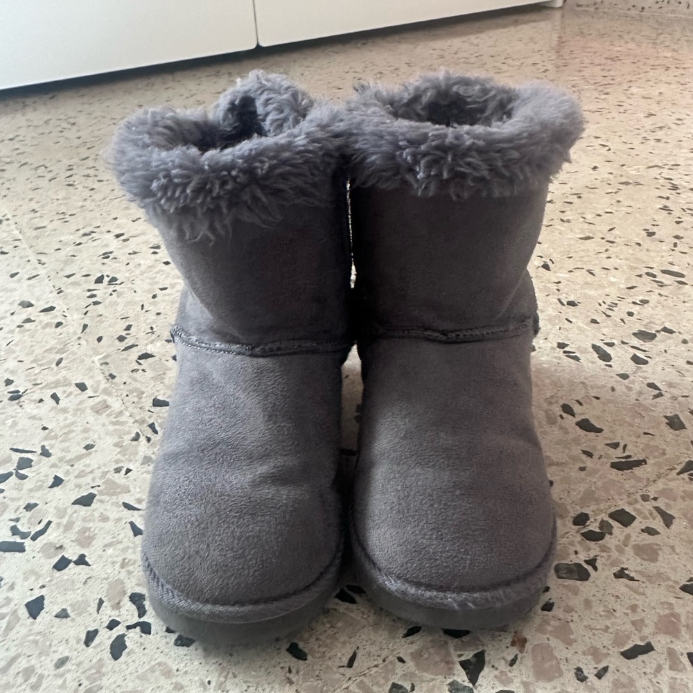 Gray Ankle Boots with Plush Lining and Soft Suede Material
